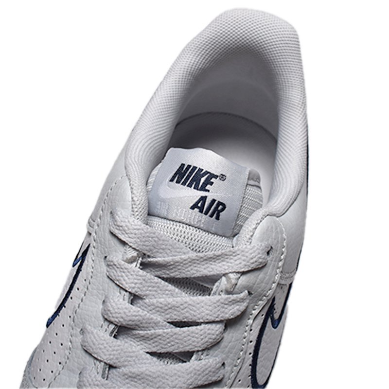 日本未発売 NIKE AIR FORCE 1 '07 