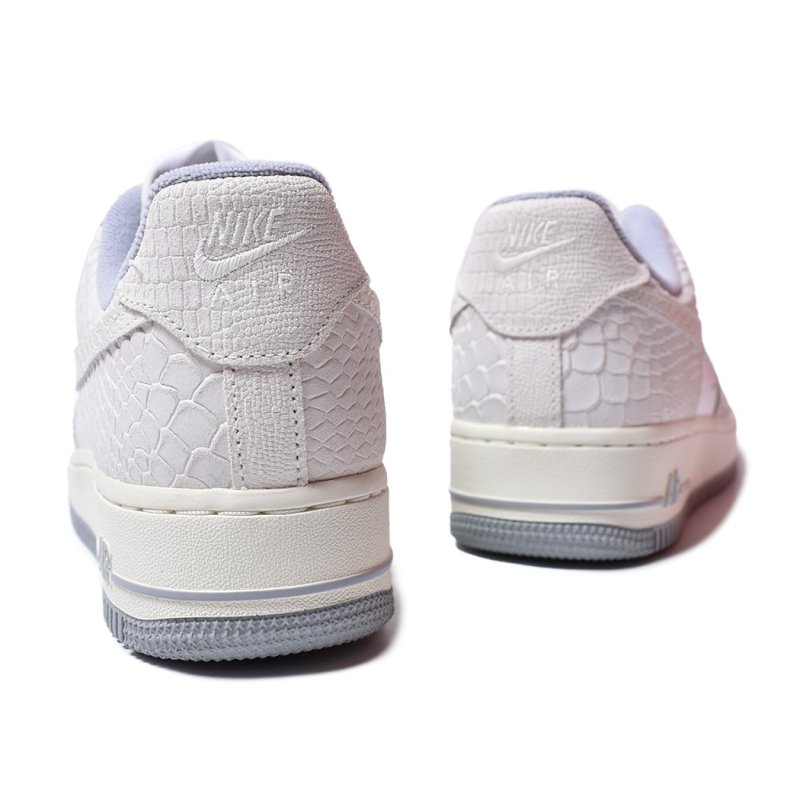 海外限定 NIKE WMNS AIR FORCE 1 '07 