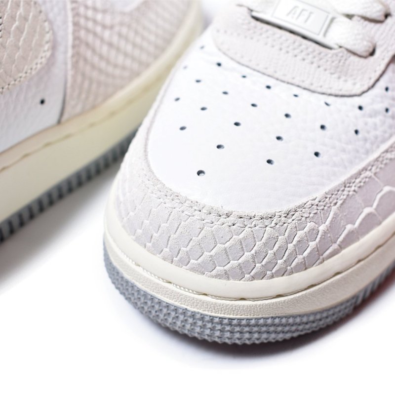 海外限定 NIKE WMNS AIR FORCE 1 '07 