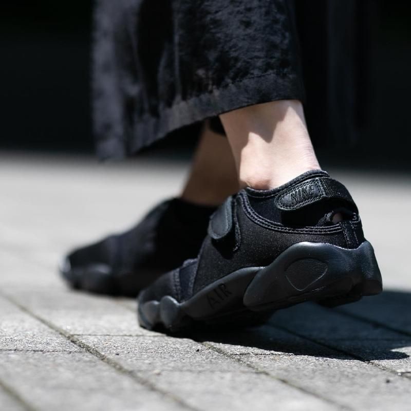 NIKE WMNS AIR RIFT 