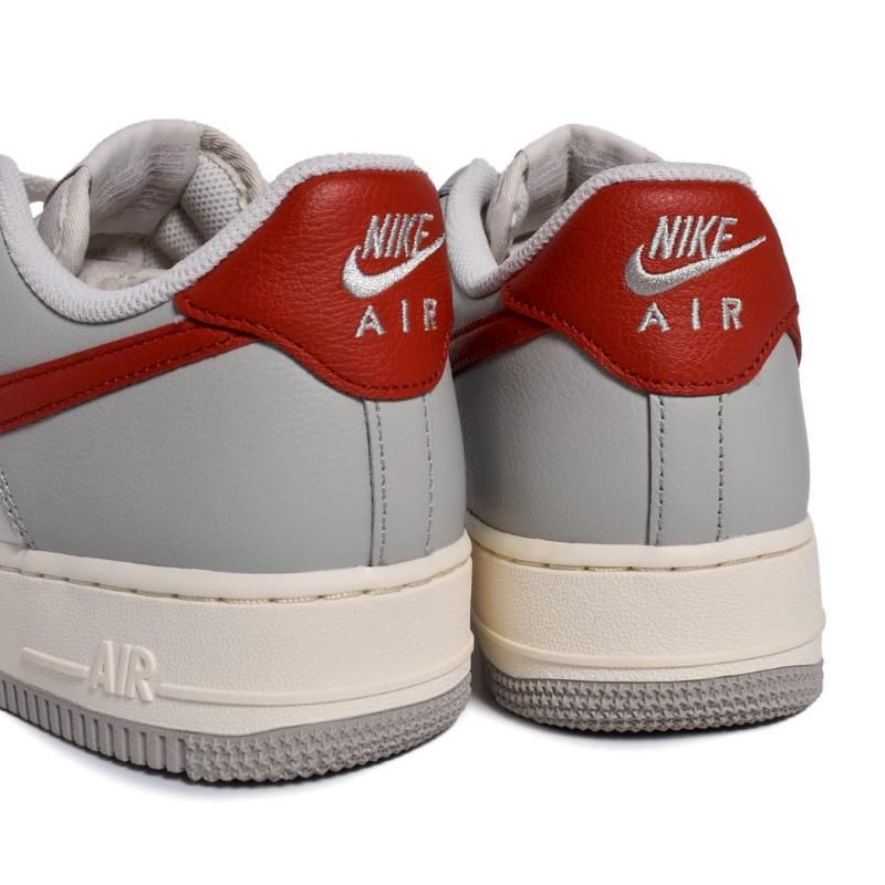 海外限定 NIKE AIR FORCE 1 LV8 