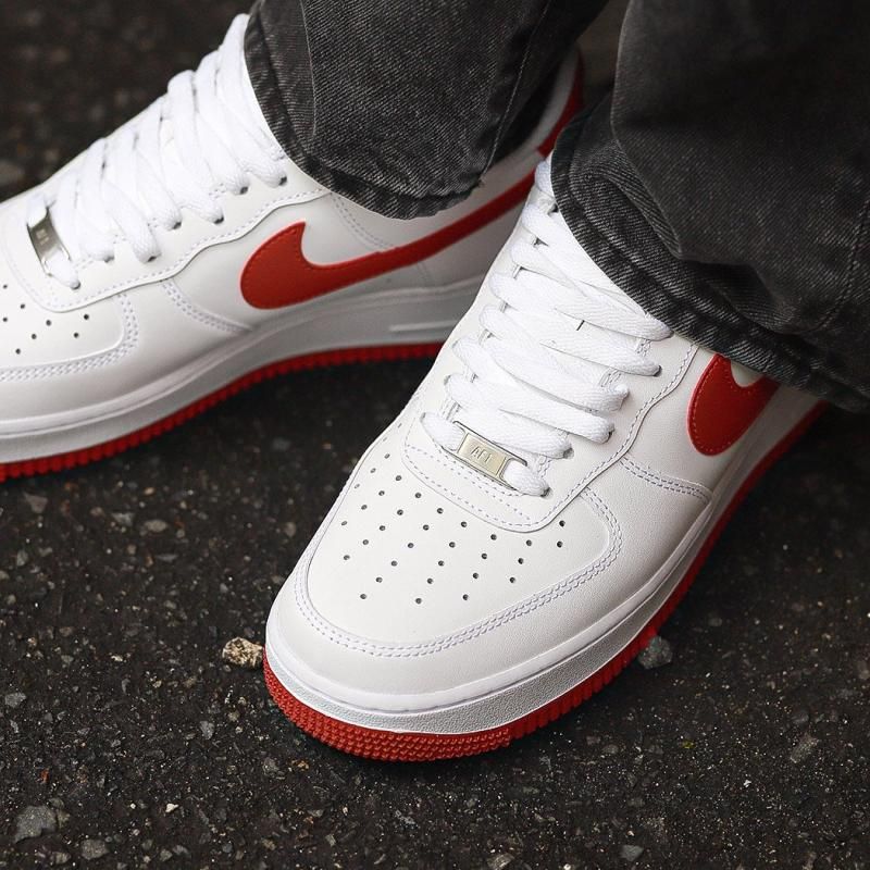 NIKE AIR FORCE 1 '07 