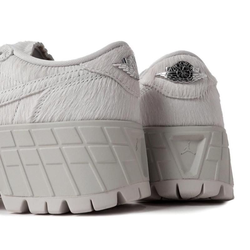 Nike ホワイト 厚底スニーカー　ブルックリン25センチ Nike ホワイト 厚底スニーカー ブルックリン25センチ 5/24発売
