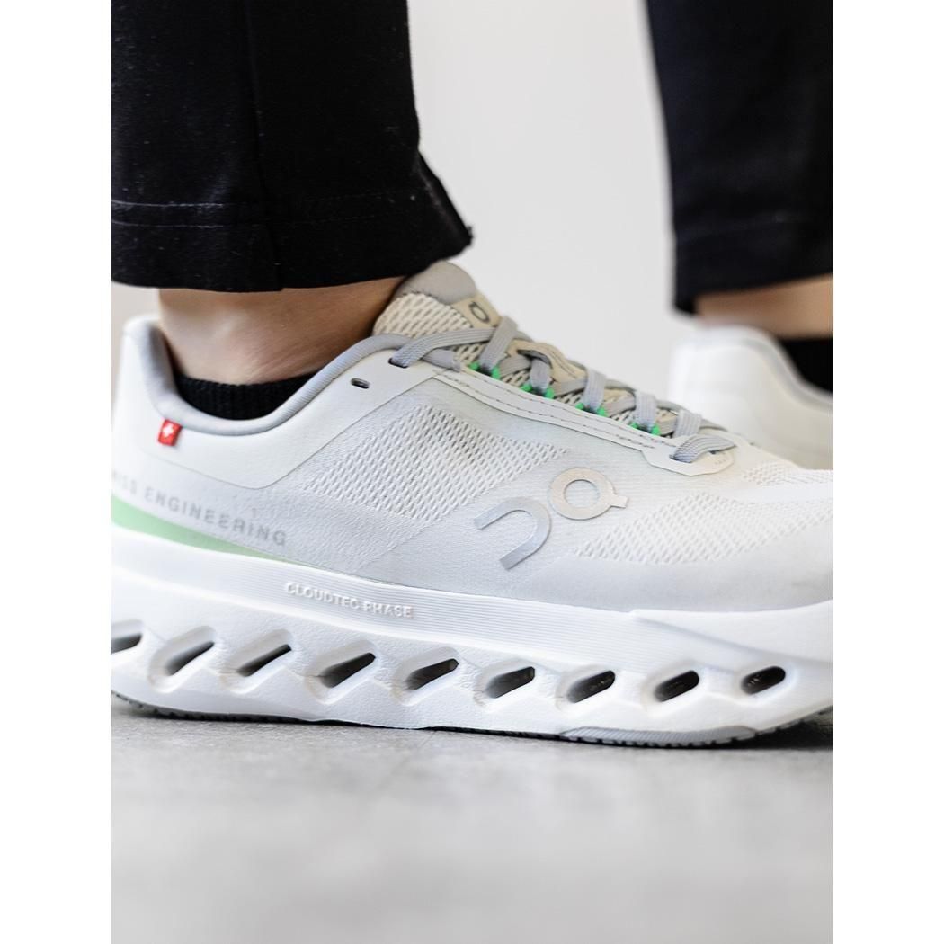 On CLOUDSURFER NEXT IVORY/WHITE ���� ���饦�ɥ����ե��� �ͥ����� ���ˡ����� ( �ۥ磻�� �� ��� ���˥󥰥��塼�� 3WE30051195 )