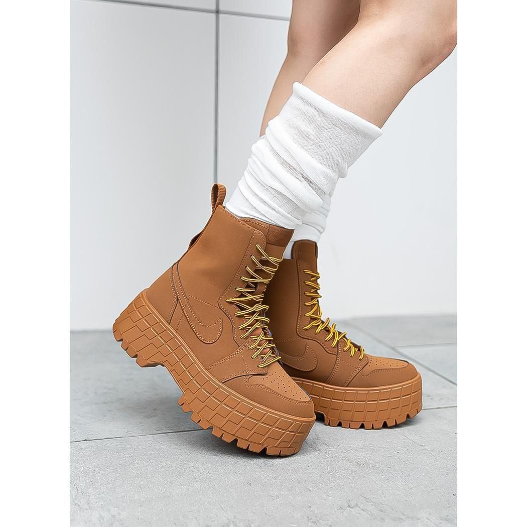 NIKE WMNS AIR JORDAN 1 BROOKLYN BEIGE ナイキ ウィメンズ エア ジョーダン 1 ハイ ブルックリン スニーカー ( 厚底 レザーブーツ IO8742-281 )